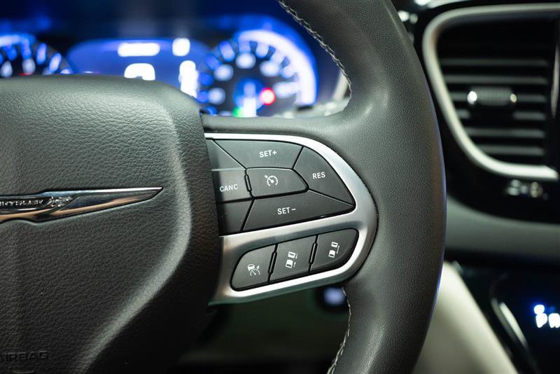 Used 2023 Chrysler Pacifica Touring-L FWD image 26