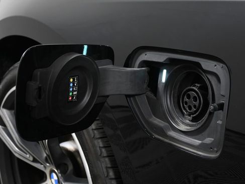 Used 2021 BMW 330e xDrive w/ Convenience Package image 14