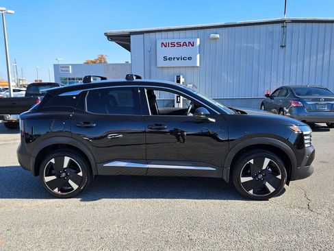 New 2026 Nissan Kicks SR w/ Cold Weather Package FWD image 13