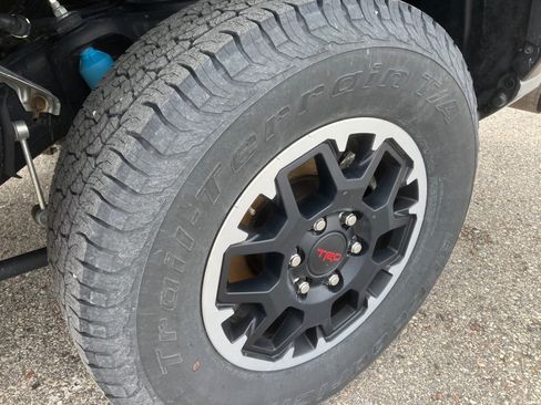 Used 2025 Toyota Tacoma TRD Off-Road image 13