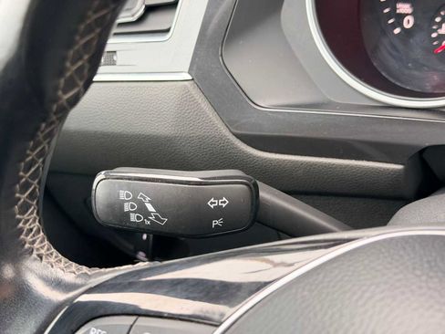 Used 2020 Volkswagen Tiguan SE R-Line image 29