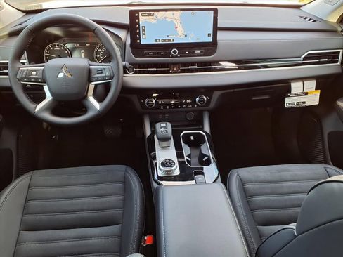 Used 2026 Mitsubishi Outlander SE FWD image 11