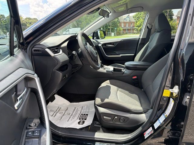 Used 2022 Toyota RAV4 XLE AWD/4WD image 13