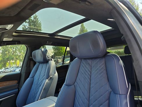 New 2026 Cadillac Vistiq Premium Luxury image 24