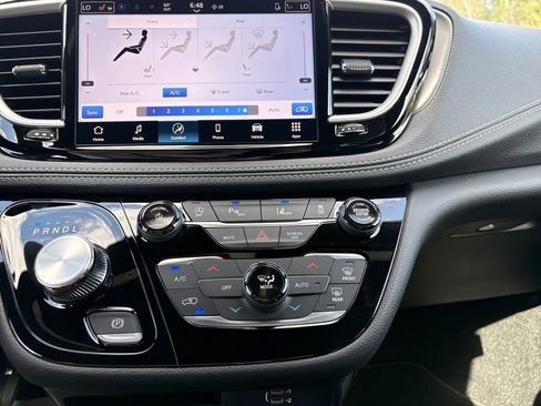 New 2026 Chrysler Pacifica Select image 8