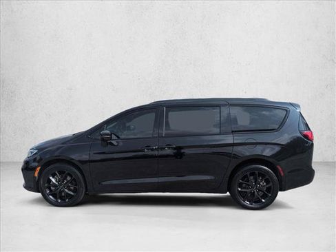 Used 2023 Chrysler Pacifica Limited w/ S Appearance Package AWD/4WD image 9