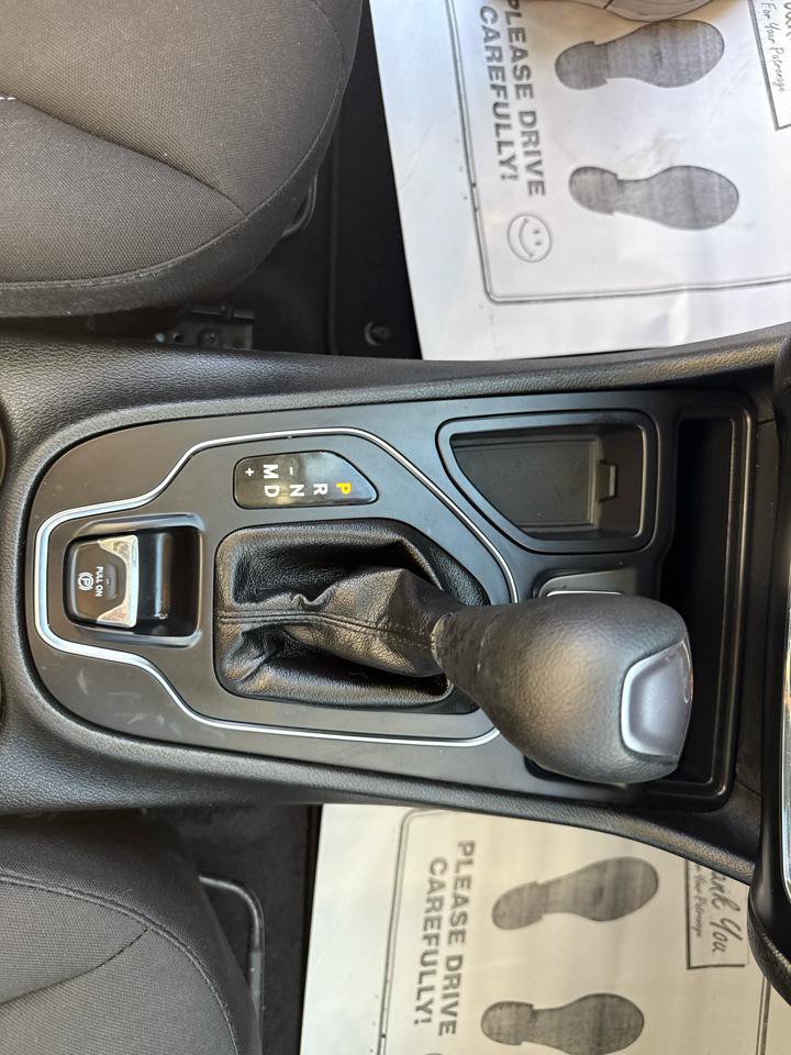 Used 2019 Jeep Cherokee Latitude w/ Popular Appearance Group FWD image 22
