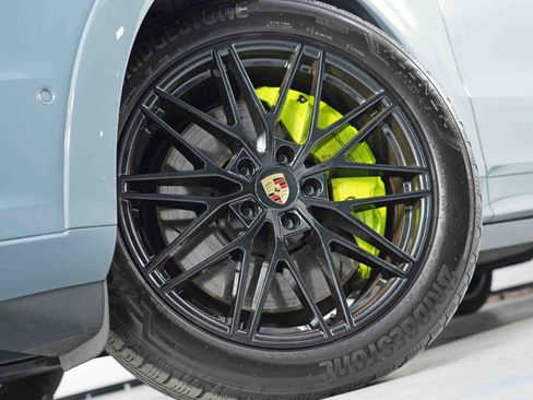 Used 2024 Porsche Cayenne Turbo image 61