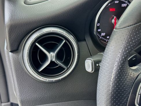 Used 2018 Mercedes-Benz CLA 250 image 11