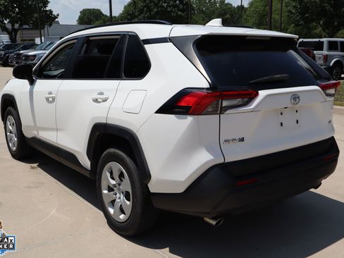 Used 2019 Toyota RAV4 LE FWD image 6