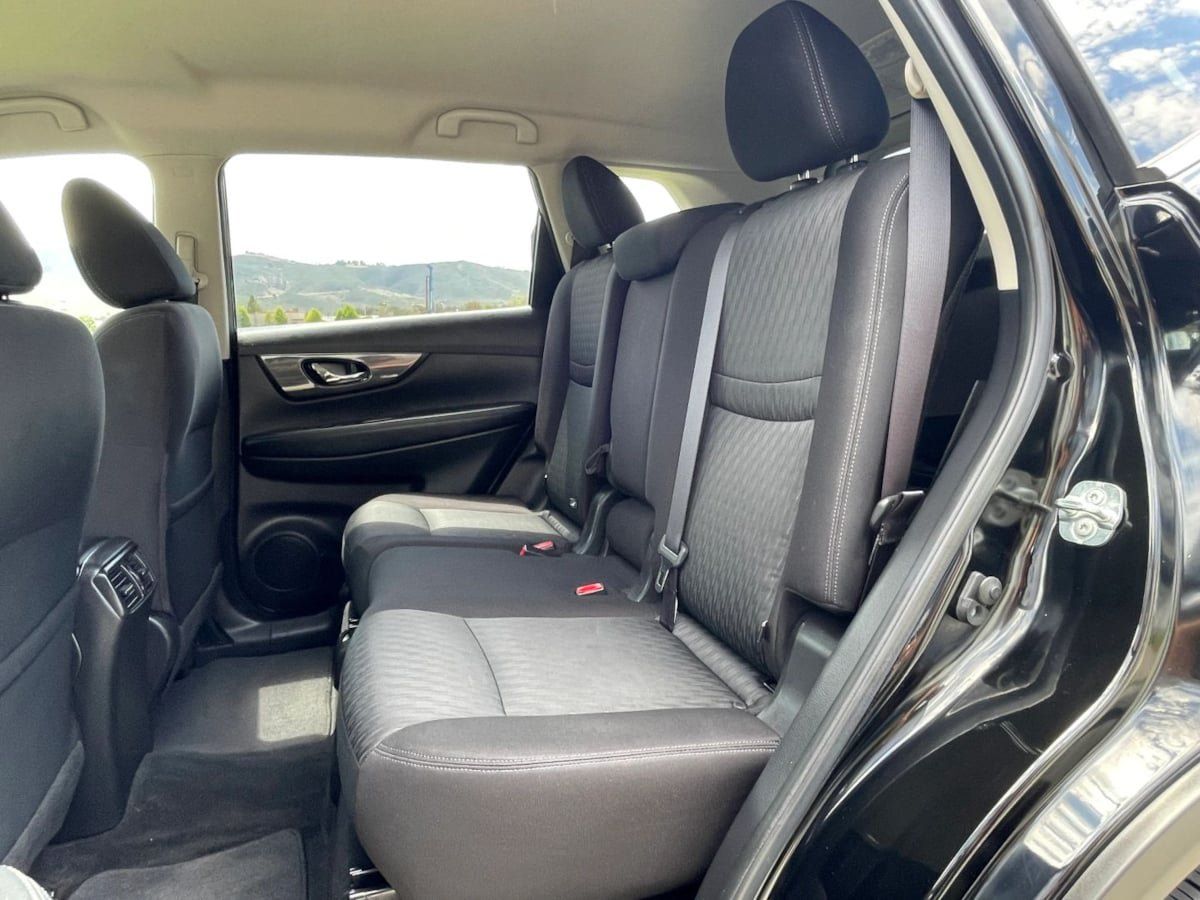 Used 2020 Nissan Rogue SV FWD image 20