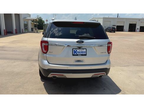 Used 2016 Ford Explorer XLT w/ Equipment Group 201A FWD image 7
