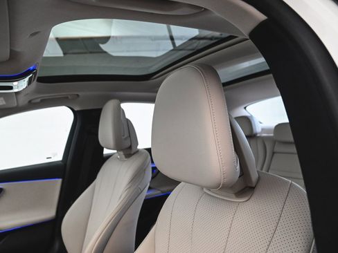 Used 2025 Mercedes-Benz E 350 4MATIC Sedan image 26