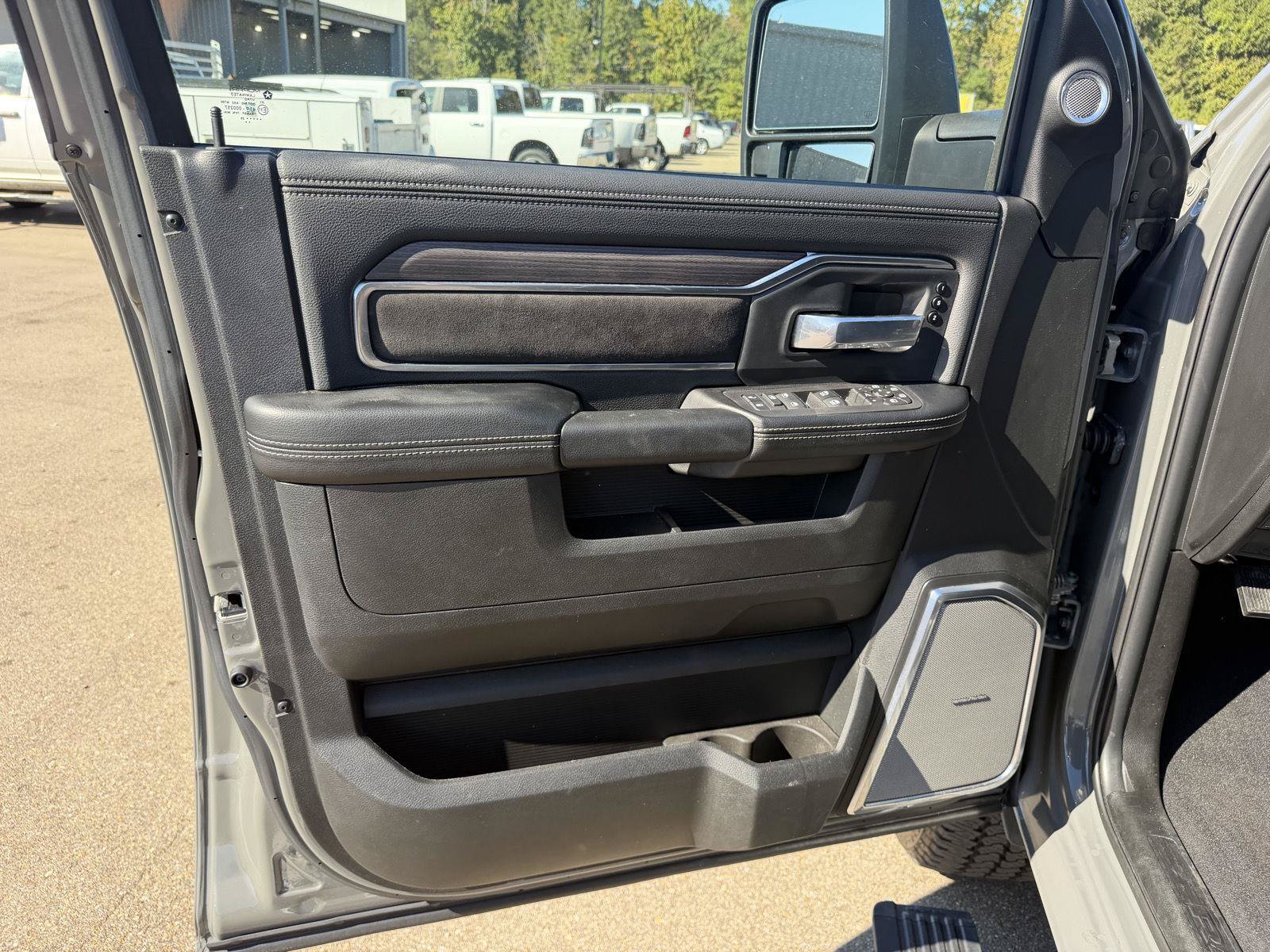 Used 2026 RAM 2500 Laramie AWD/4WD image 17