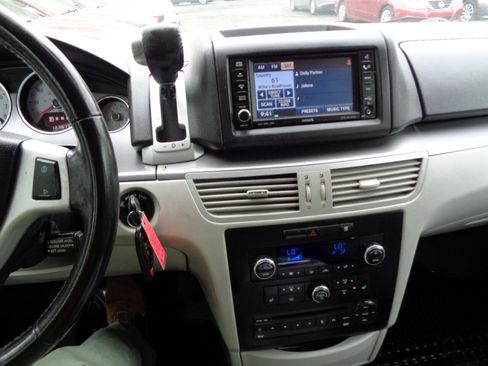 Used 2009 Volkswagen Routan SEL Premium image 20