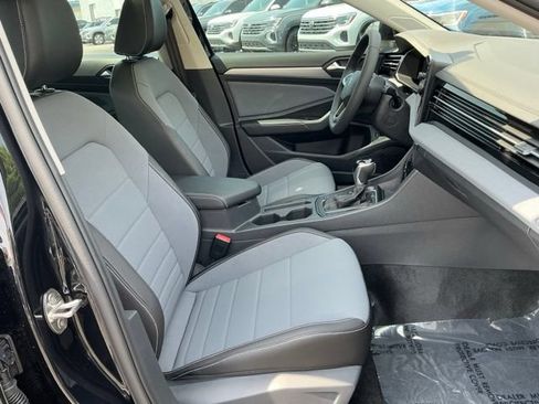 New 2026 Volkswagen Jetta SE FWD image 17
