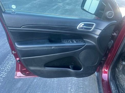 Used 2020 Jeep Grand Cherokee Laredo image 11