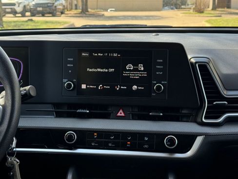 Used 2025 Kia Sportage LX image 17