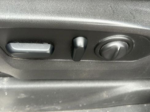 Used 2019 Chevrolet Silverado 1500 High Country w/ Technology Package AWD/4WD image 10