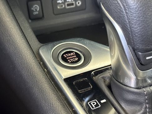 Used 2025 Nissan Sentra SV FWD image 17