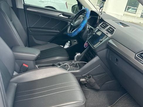 Used 2022 Volkswagen Tiguan SE AWD/4WD image 15