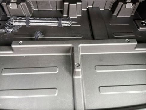 Used 2025 Chevrolet Suburban LT image 39