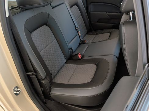 Used 2022 Chevrolet Colorado Z71 AWD/4WD image 19