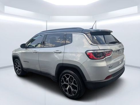 Used 2025 Jeep Compass Limited AWD/4WD image 5