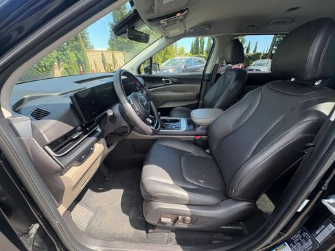 Used 2026 Kia Carnival FWD image 29