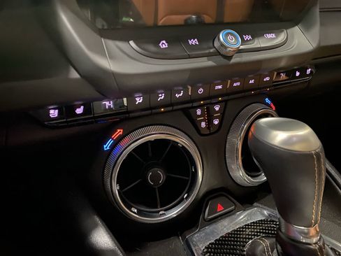 Used 2018 Chevrolet Camaro LT RWD image 7