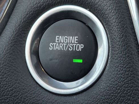 Used 2023 Chevrolet Traverse LT image 30