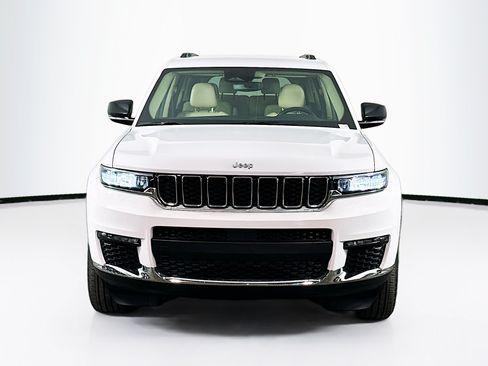 Used 2022 Jeep Grand Cherokee L Limited AWD/4WD image 2