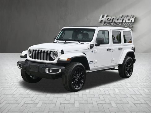 Used 2025 Jeep Wrangler Unlimited Sahara w/ Safety Group AWD/4WD image 5