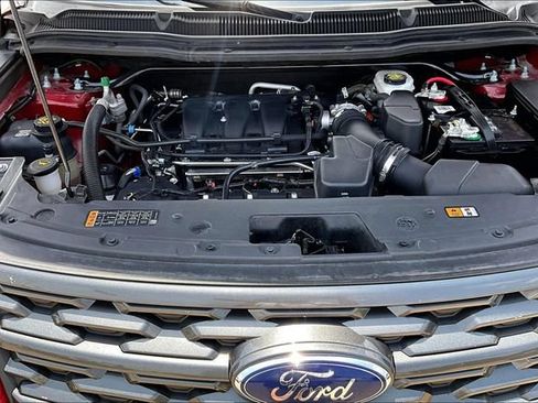 Used 2019 Ford Explorer XLT w/ Equipment Group 202A AWD/4WD image 9