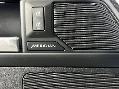 Used 2025 Land Rover Defender 110 S image 19