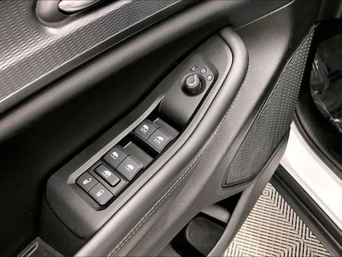 Used 2024 Jeep Grand Cherokee Laredo w/ Luxury Tech Group I AWD/4WD image 36