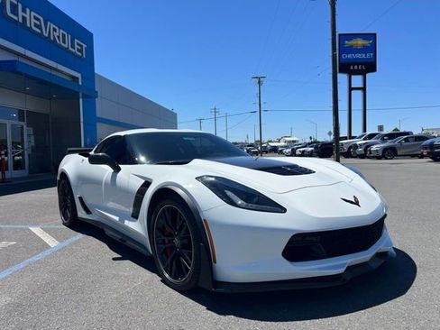 Used 2016 Chevrolet Corvette Z06 w/ 3LZ Preferred Equipment Group RWD image 3