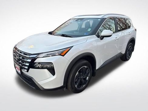 Used 2024 Nissan Rogue SV w/ SV Premium Package image 2