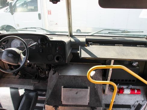 Used 2015 Ford E-450 and Econoline 450 Super Duty w/ A/C Prep Package image 23