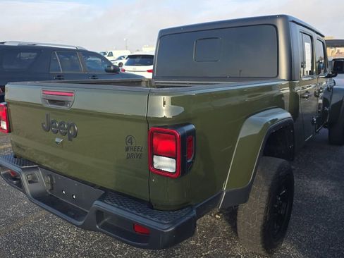 Used 2023 Jeep Gladiator Willys image 3