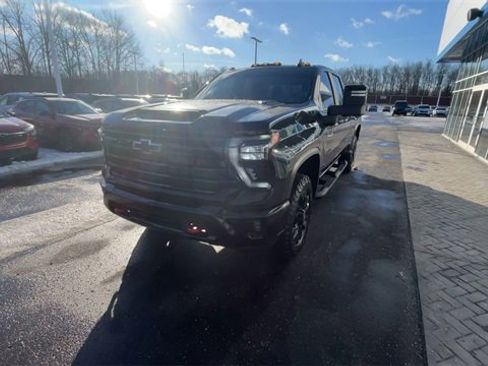 Used 2025 Chevrolet Silverado 2500 LT w/ Trail Boss Package image 3