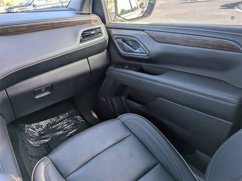 Used 2023 Chevrolet Suburban Premier image 20