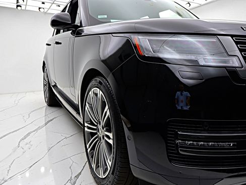 Used 2025 Land Rover Range Rover SE AWD/4WD image 20