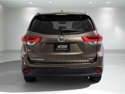 Used 2019 Toyota Highlander XLE FWD image 8