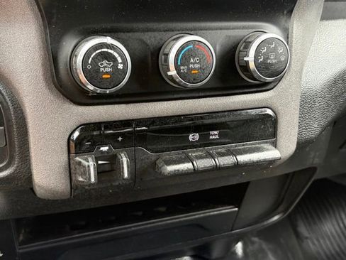 Used 2022 RAM 2500 Tradesman w/ Chrome Appearance Group AWD/4WD image 17