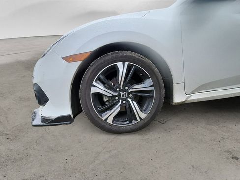 Used 2018 Honda Civic Touring image 4