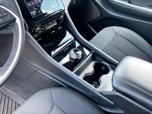 Used 2025 Jeep Grand Cherokee Laredo X RWD image 17