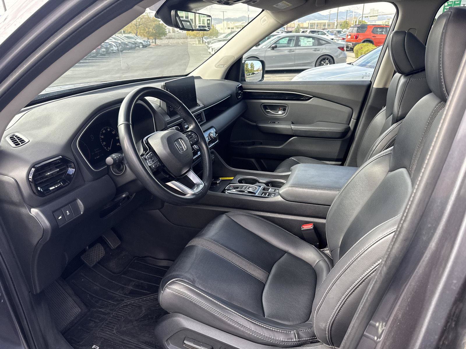 Used 2024 Honda Pilot Touring image 11
