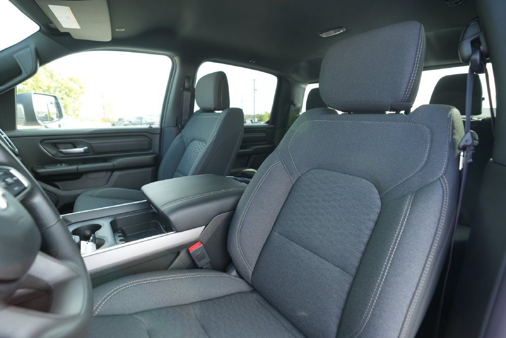 New 2026 RAM 1500 Express AWD/4WD image 38