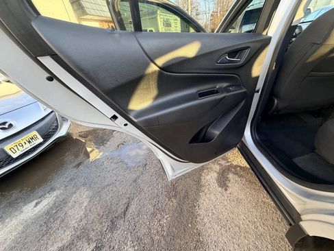 Used 2018 Chevrolet Equinox LT image 32